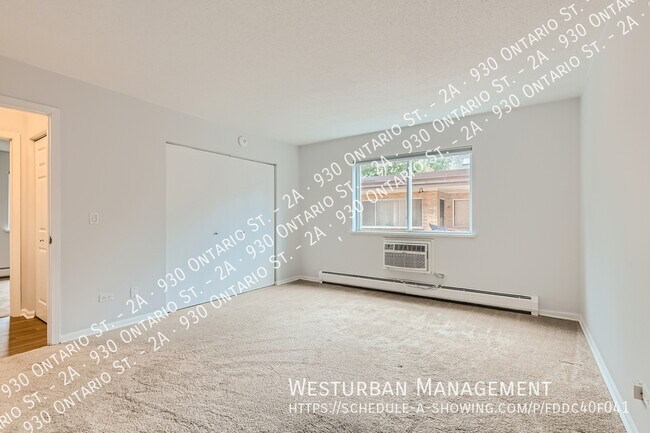 Building Photo - Convenient Living in Downtown Oak Park