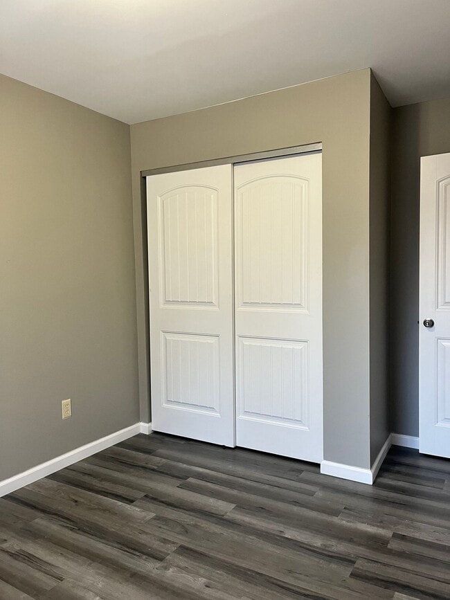 Building Photo - 404 Briden