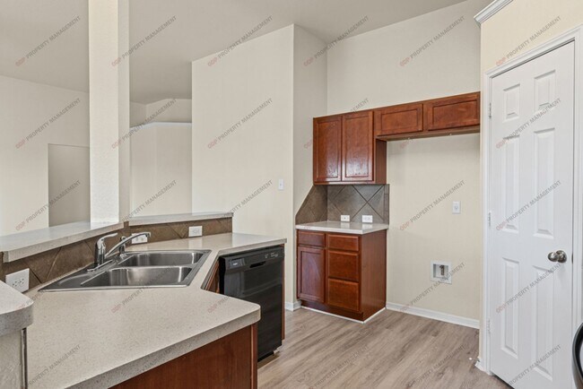Building Photo - 7811 Redbrush