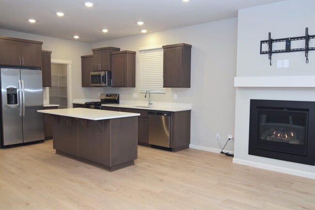 Building Photo - 8408 SE Quincy St