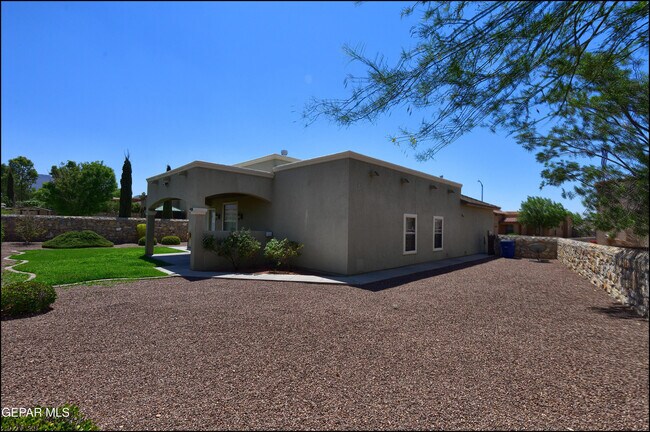 Building Photo - 7379 Black Mesa Dr