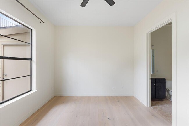 Building Photo - 707 Cardinal Ln