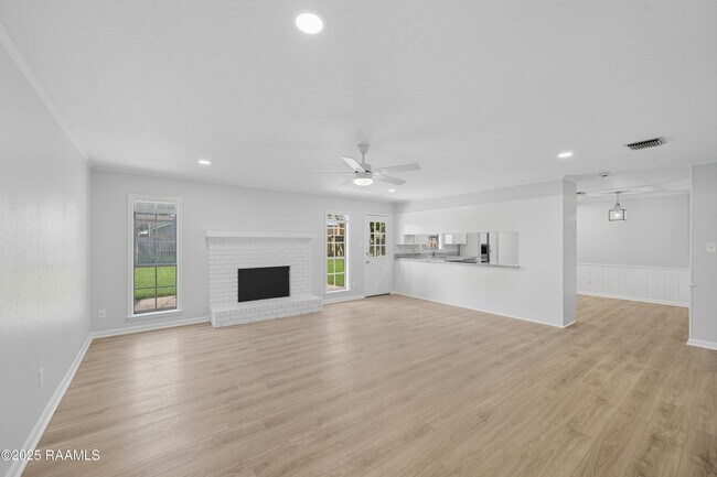 Building Photo - 119 Canada Dr