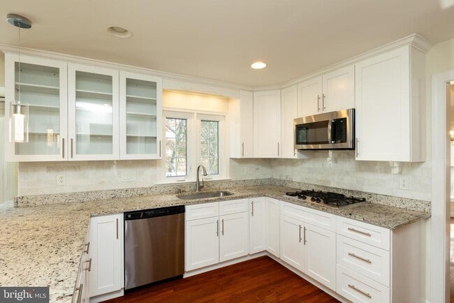 Building Photo - 14209 Floral Park Dr