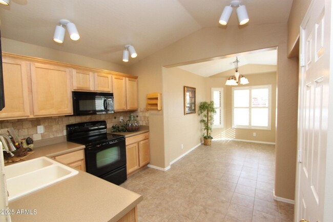 Building Photo - 45059 Paraiso Ln