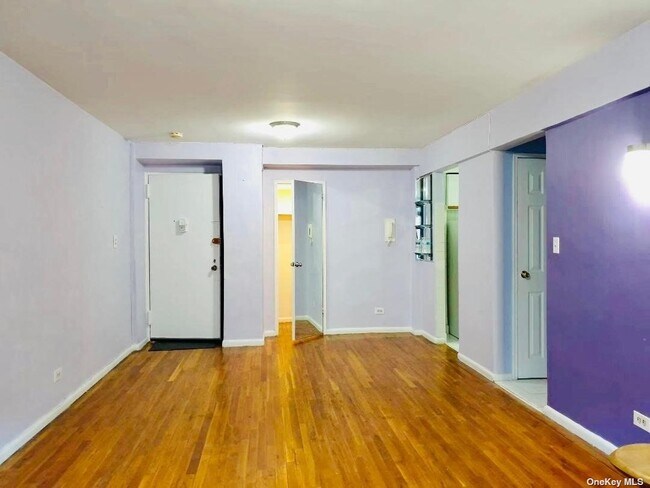 Building Photo - 83-30 Vietor Ave