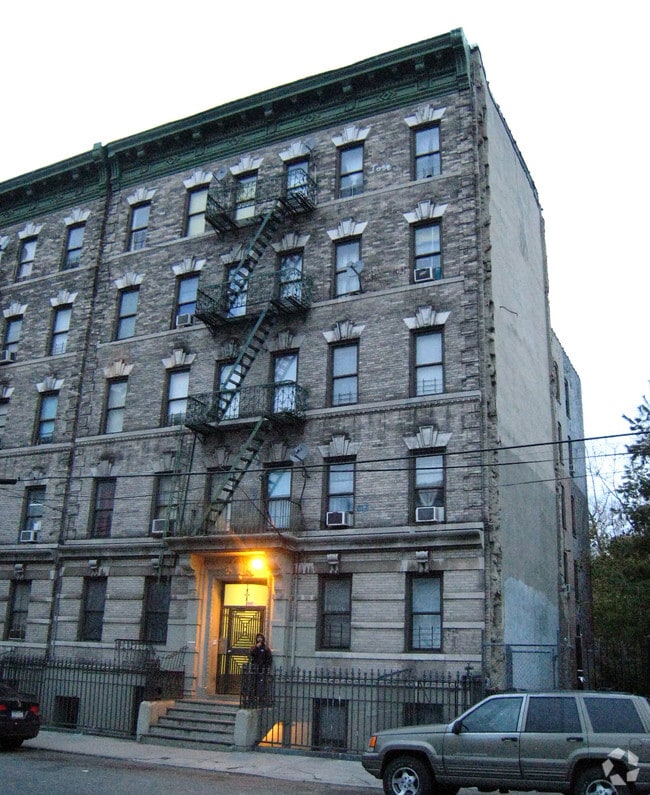 Primary Photo - 537 E 139th St
