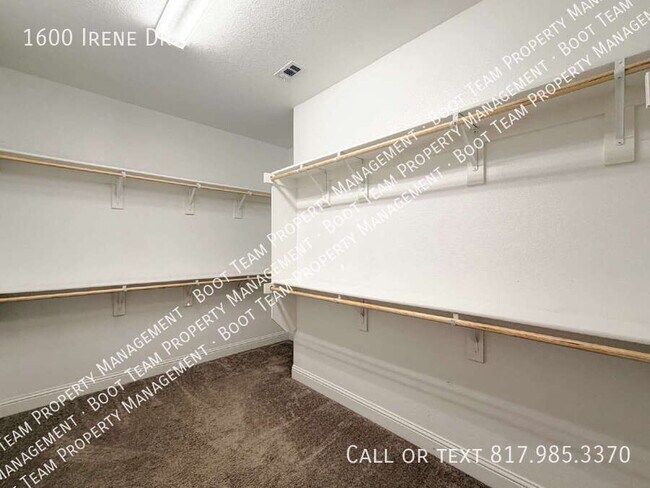 Building Photo - 1600 Irene Dr