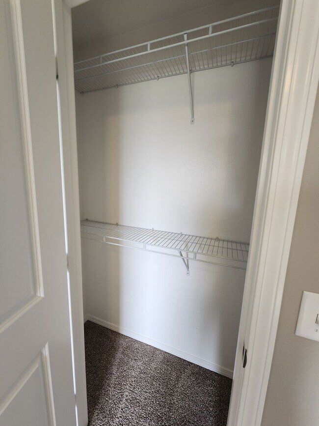 Building Photo - Spacious 3-Bedroom, 2-Bathroom Home AVAILA...