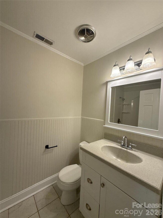 Building Photo - 5710 Charing Pl