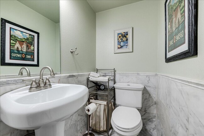 Building Photo - Furnished three bedroom condo on the lake available 2/1/26 - short term rental