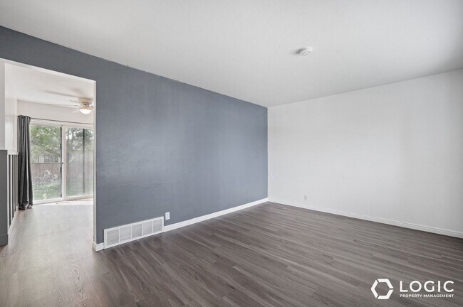 Building Photo - 5155 Saguaro Dr