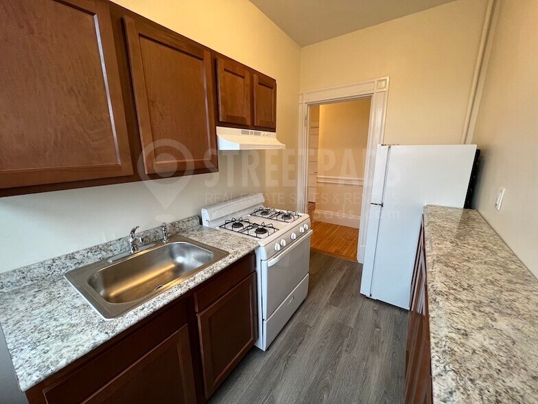 Building Photo - 2 Ware St