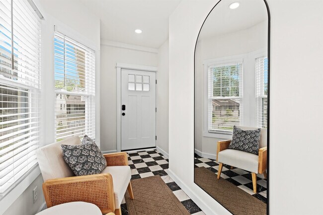 Building Photo - 221 Ardmore Dr