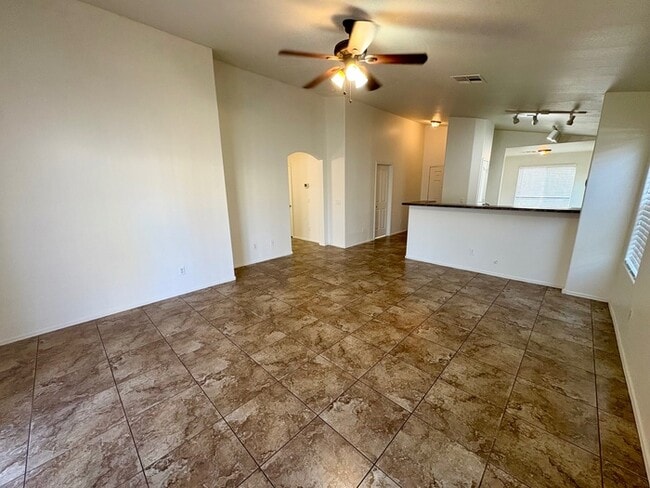 Building Photo - 7142 W Beverly Rd