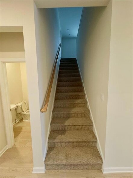 Building Photo - 327 Vly Oak Dr