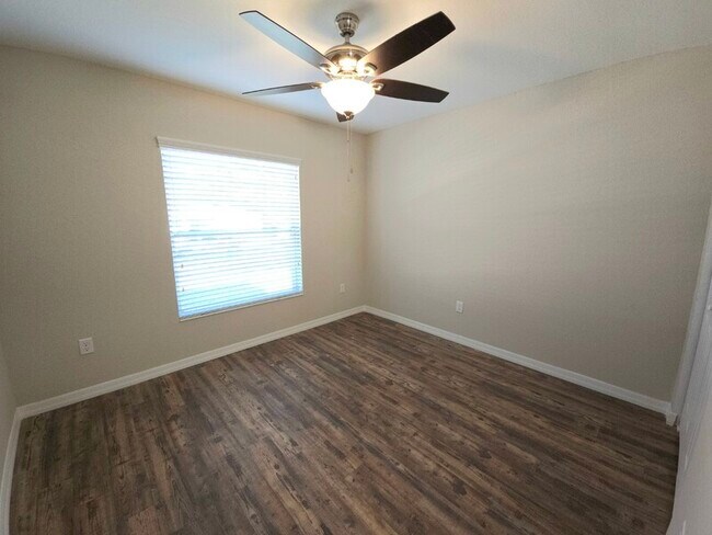 Building Photo - 60 Bahia Court Track