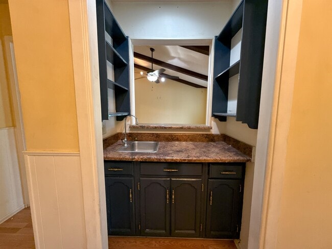 Building Photo - 405 Westmont Dr