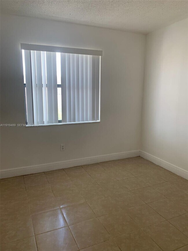 Building Photo - 20815 NE 8th Ct