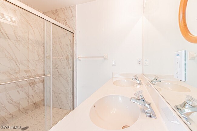 Building Photo - 590 6th St NE