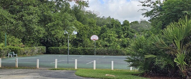 Building Photo - Spacious 4 Bedroom Home in Breakaway Trail...
