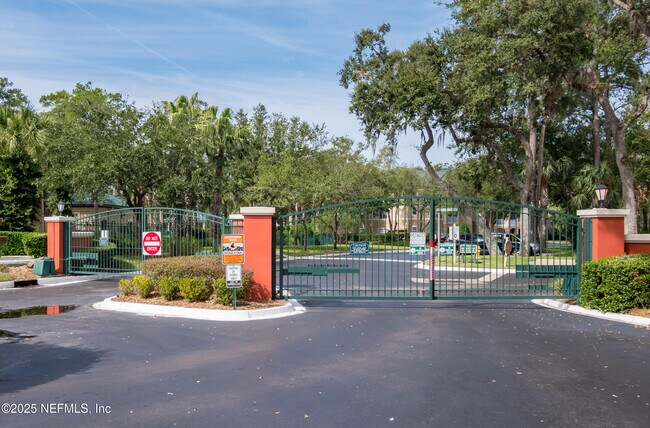 Building Photo - 140 Veracruz Dr