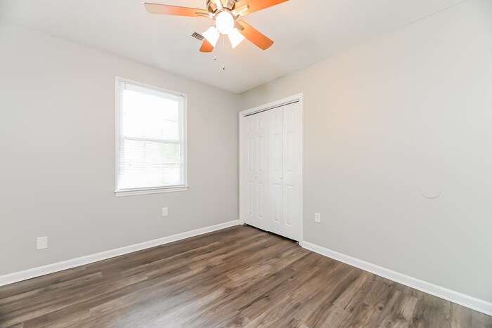 Building Photo - 7720 Mendelwood Dr