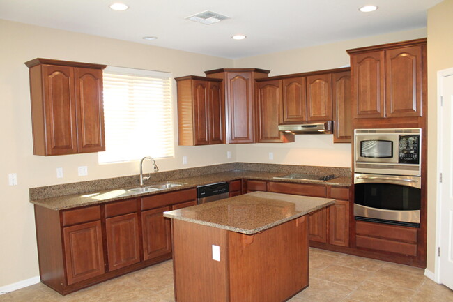 Building Photo - 9059 W Red Fox Rd