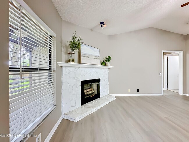 Building Photo - 341 Hickory Hollow Dr N