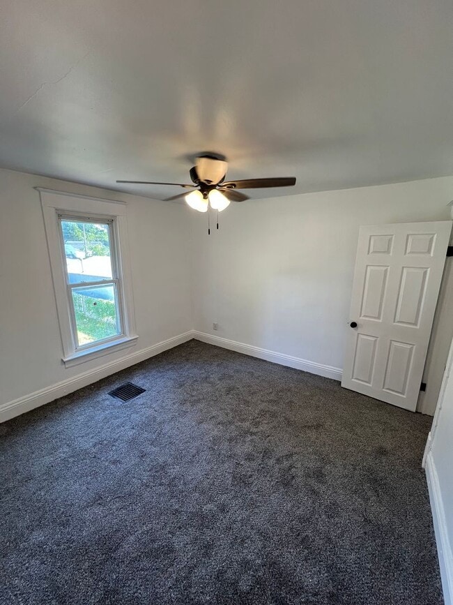 Building Photo - 3 bed /2 bath single family rental home fo...
