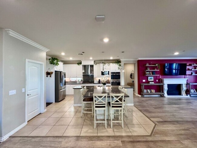 Building Photo - Stunning 5 Bedroom + Office Home with Priv...