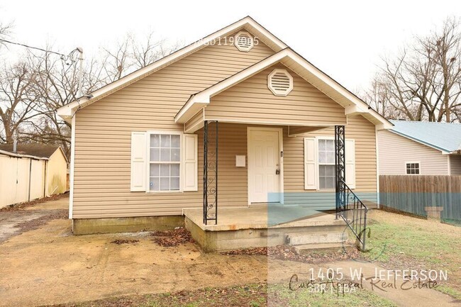 Primary Photo - Recently renovated 3 bed 1 bath home - Jon...