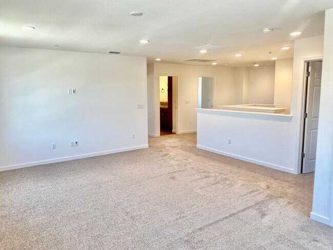 Building Photo - 5 Bedroom In Clovis Unified School District
