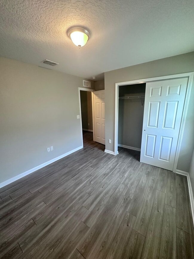 Building Photo - *** TWO WEEKS FREE ***  Gorgeous 4-Bedroom Home with Granite Counters & 2-Car Garage