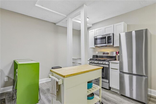 Building Photo - 3898 Skidmore Dr
