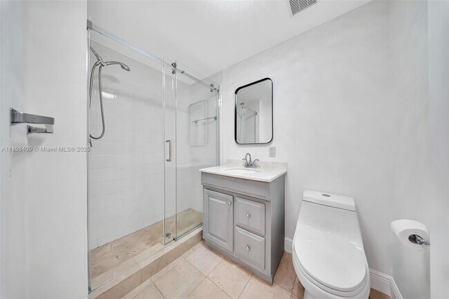 Building Photo - 20 Calabria Ave