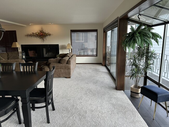 Building Photo - Furnished Condo in Seattle 2 beds and 3 ba...