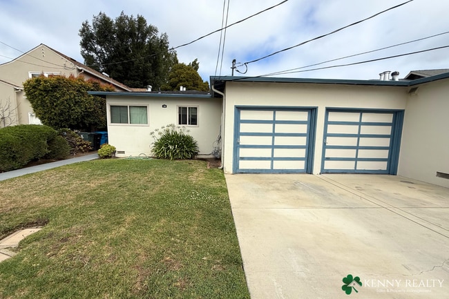 Building Photo - Remodeled 2 Bedroom Duplex with Private Ba...