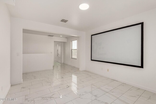 Building Photo - 24409 W Sheraton Ln