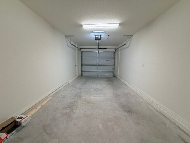 Building Photo - Modern 3BR Townhome in Plant City – Move-In Ready