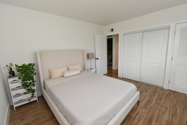 Building Photo - 112 Salisbury E