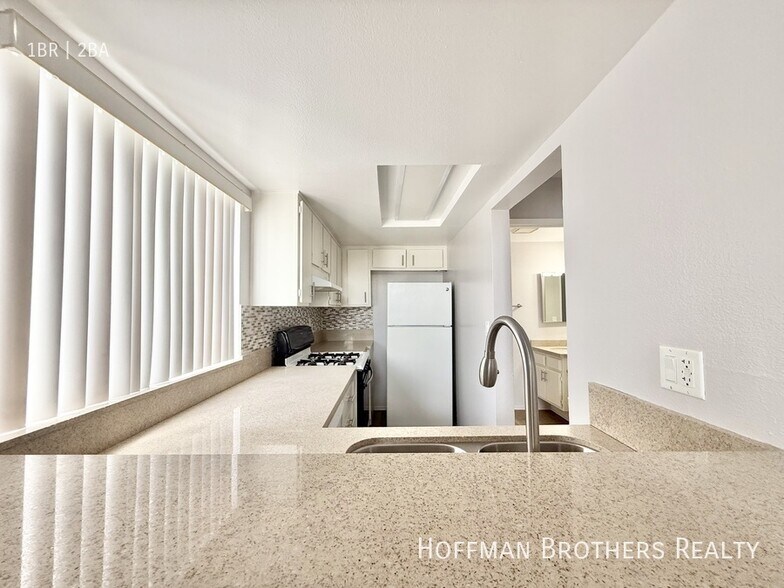 Building Photo - 3759 S Canfield Ave