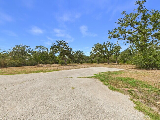 Building Photo - 11064 N Dowling Rd