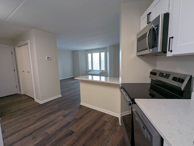 Building Photo - 1 Renaissance Pl