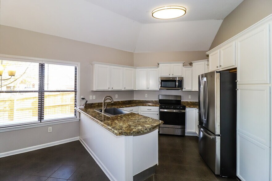 Building Photo - 300 Mossy Springs Dr