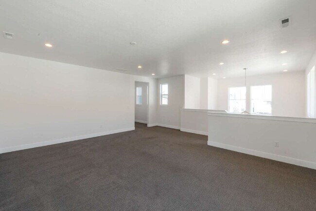 Building Photo - Traverse Mountain | SPACIOUS LIVING | 6 BED 4 BATH SINGLE FAMLY HOME