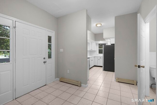 Building Photo - 815 S Pine Creek Rd