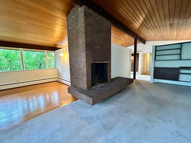 Building Photo - Beautiful SW Boulder MCM Home with Mountai...