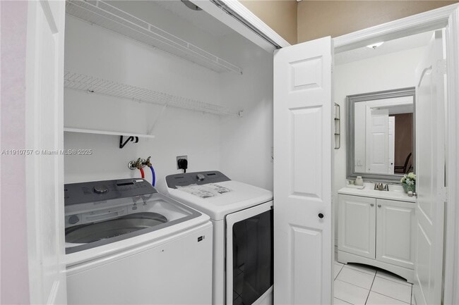 Building Photo - 7141 SW 158th Ct