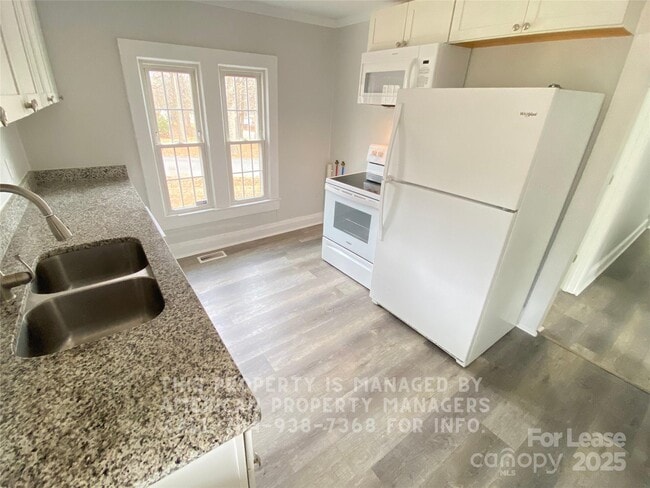 Building Photo - 198 Brown St SW